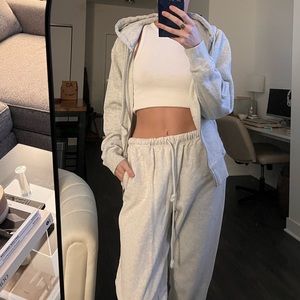LIGHT GREY LEVIS JOGGER SWEATPANTS + LIGHT GREY BRANDY MELVILLE ZIP UP (SET)